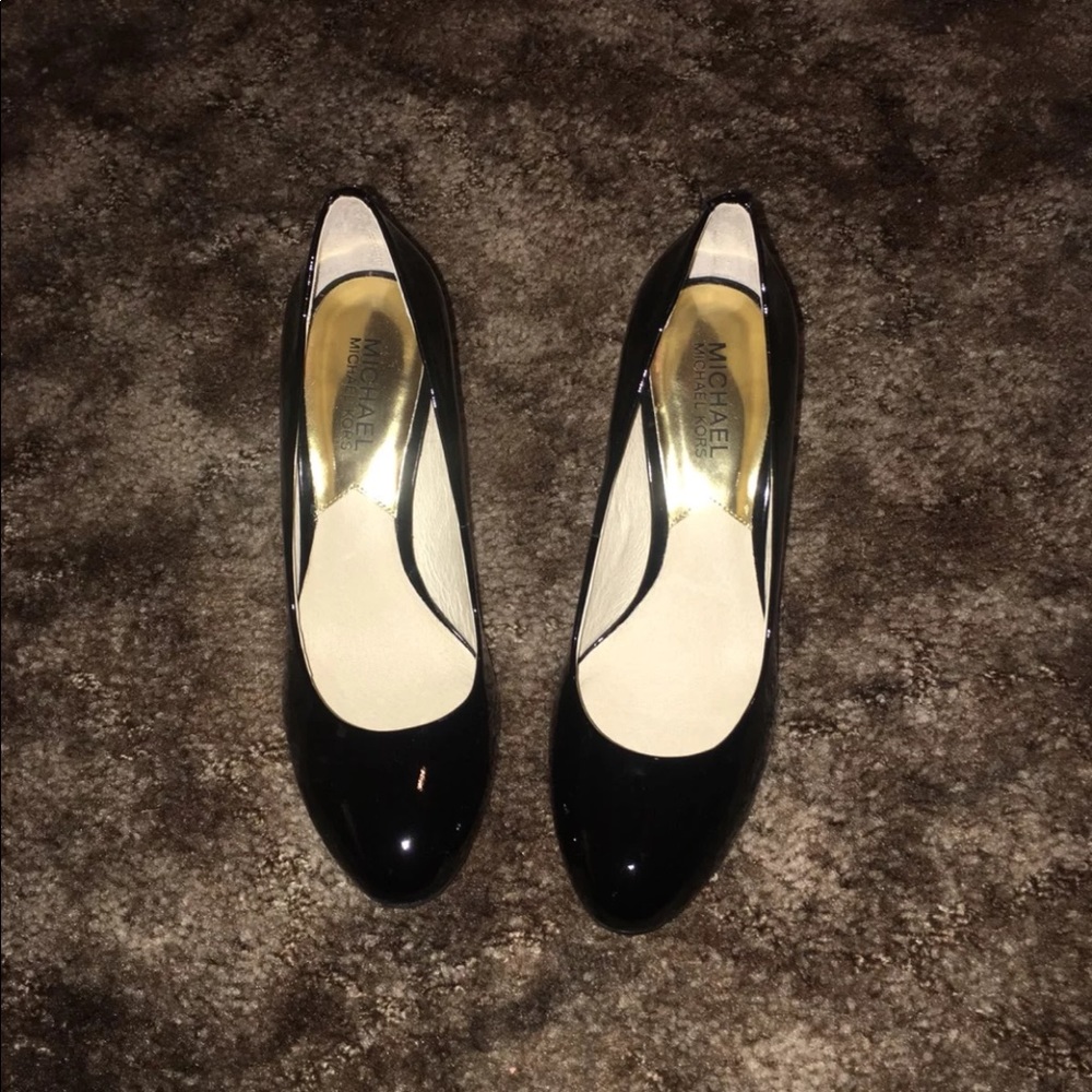 Mk Flex Leather Patent Pump